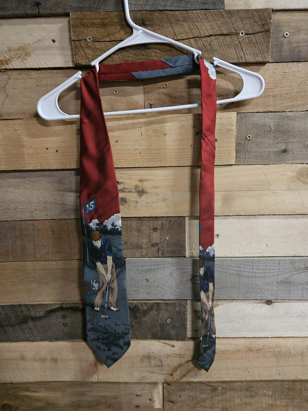 Hathaway Men's Red Novelty Golf Print Tie